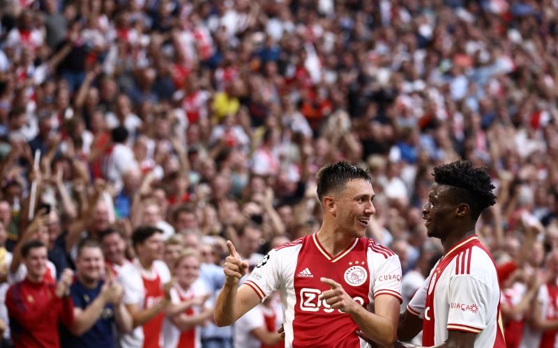 Ajax Habiskan Rangers 4-0